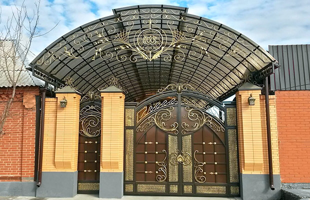 Купить или заказать ворота для дома с навесом - стильные и надежные решения для вашего участка в лесном от 42118 руб | ВоротМастер-Лсн